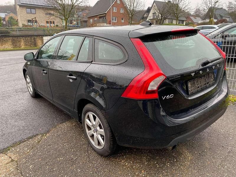 Gebraucht Volvo V60 Kinetic 114 PS (83 kW) 2012 Black solid (stone) / solid Kombi