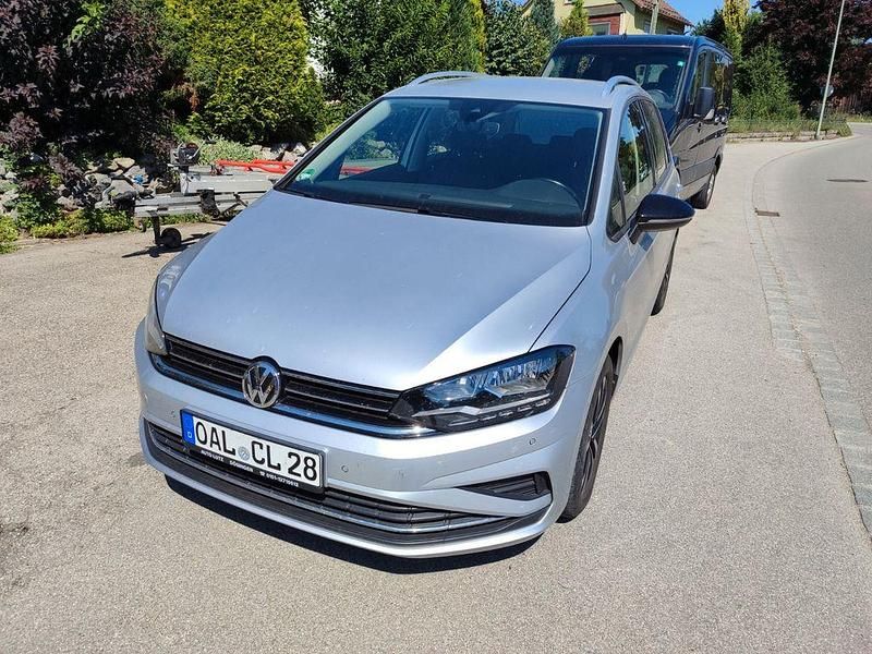 Silber Gebraucht 2019 VW Golf VII IQ Drive Limousine | 15.250 € (Fairer Preis) - Bild 1/4