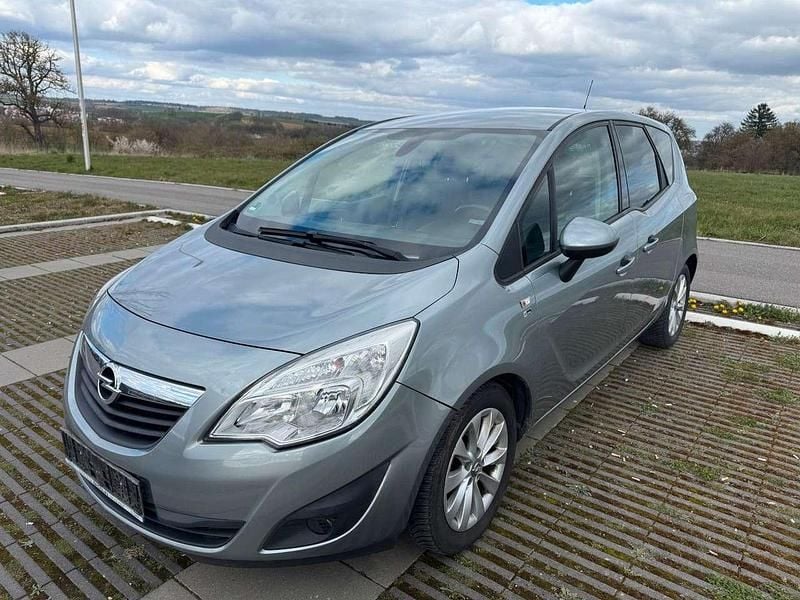 Gebraucht Opel Meriva 110 PS (80 kW) 2013 Silber Van / Kleinbus