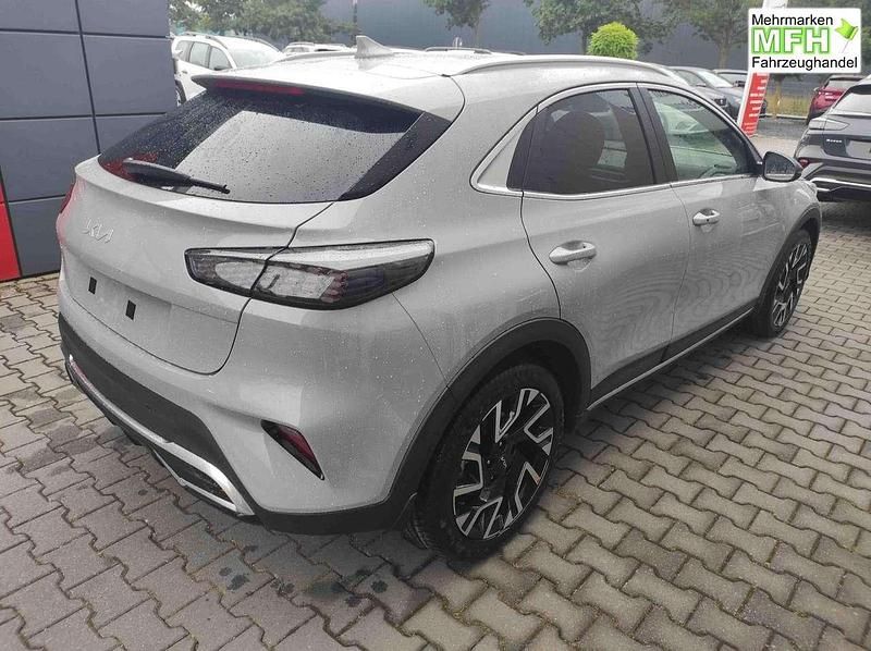 Neu Kia XCeed 150 PS (110 kW) 2025 Wolfsgrau SUV