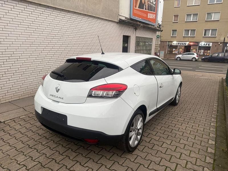 Gebraucht Renault Mégane III Dynamique 110 PS (80 kW) 2009 Weiß Coupé
