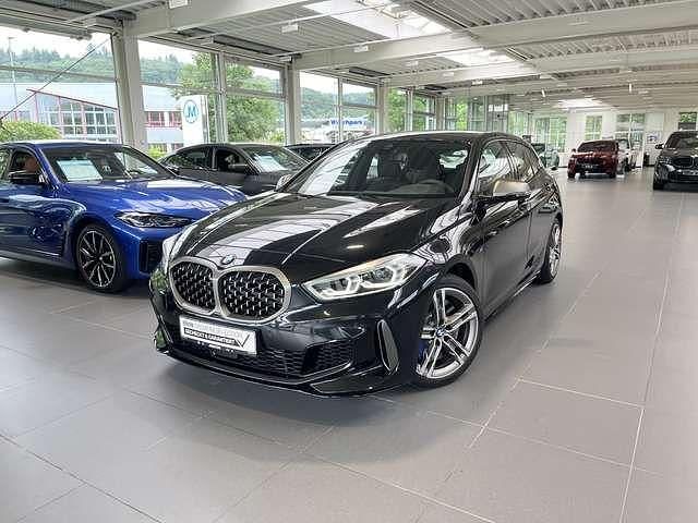 Schwarz Gebraucht 2024 BMW M135 Performance Kleinwagen | 40.290 € (Fairer Preis) - Bild 1/3