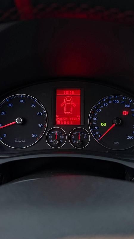 Second-hand VW Golf 140 CP (102 kW) 2008 Negru Coupe