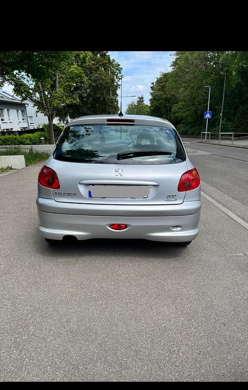 Gebraucht Peugeot 206 75 PS (55 kW) 2009 Silber Kleinwagen