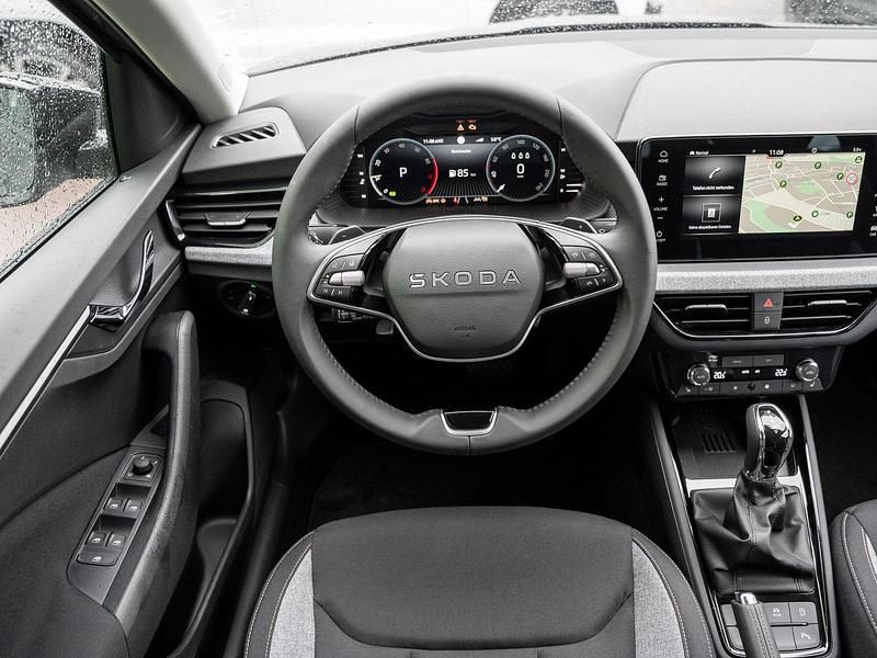 Neu Skoda Scala Selection 116 PS (85 kW) 2025 Grau Kleinwagen