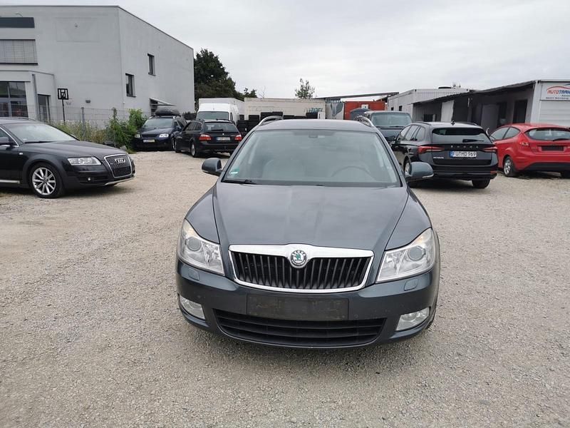 Grau Gebraucht 2011 Skoda Octavia Kombi | 4.800 € (Etwas zu teuer) - Bild 1/4