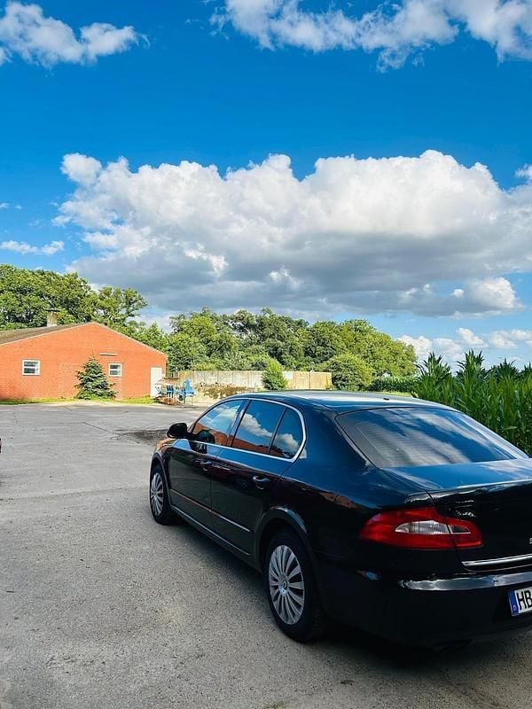 Schwarz Gebraucht 2013 Skoda Superb Limousine | 7.000 € (Guter Preis) - Bild 1/4