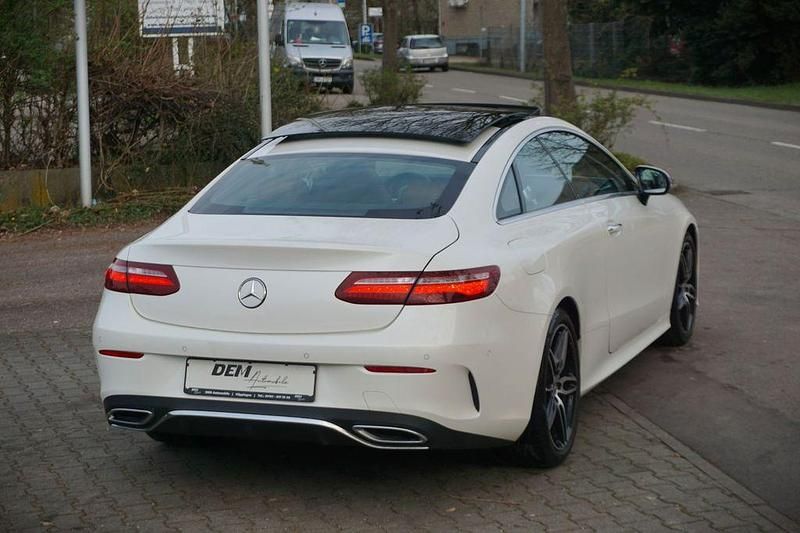 Gebraucht Mercedes E300 AMG 245 PS (180 kW) 2018 Weiß Coupé