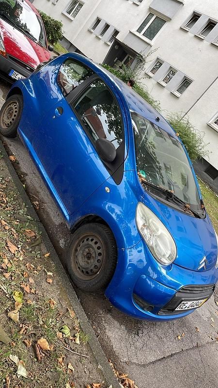 Blau Gebraucht 2010 Citroën C1 Kleinwagen | 1.499 € (Guter Preis) - Bild 1/4