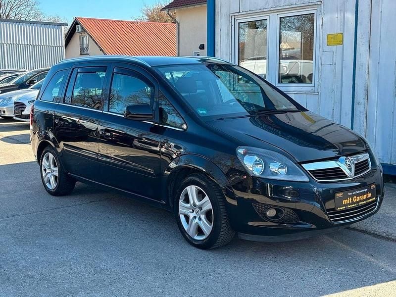 Gebraucht Opel Zafira 140 PS (102 kW) 2011 Schwarz Van / Kleinbus