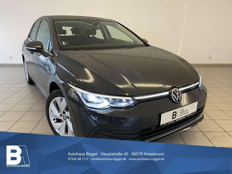 Grau Gebraucht 2022 VW Golf VIII Style Limousine | 26.835 € (Fairer Preis) - Bild 1/4