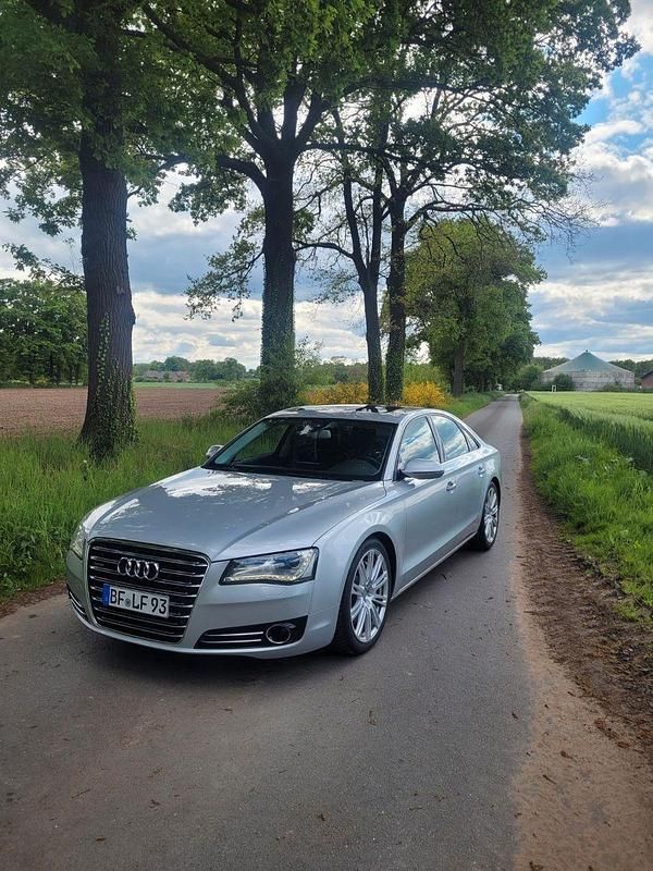 Silber Gebraucht 2010 Audi A8 Ambiente Limousine | 14.400 € (Fairer Preis) - Bild 1/4