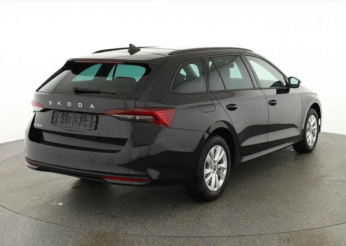 Neu Skoda Octavia Selection 150 PS (110 kW) 2026 Black magic perleffekt Kombi