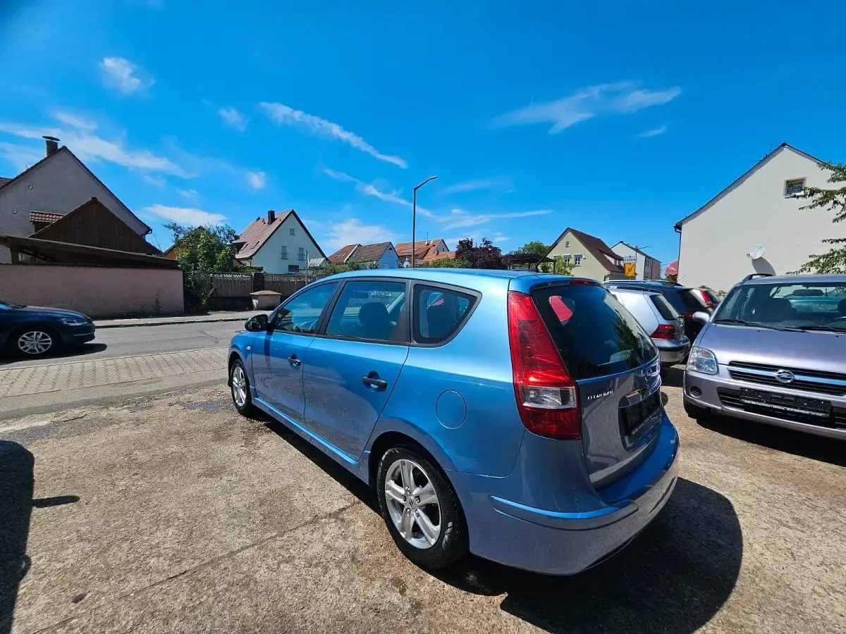 Gebraucht Hyundai i30 Classic 109 PS (80 kW) 2011 Blau Kombi