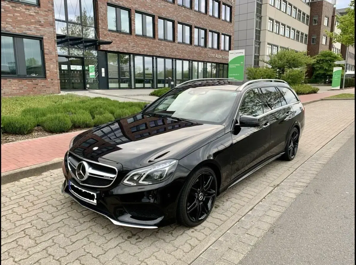 Gebraucht Mercedes E350 AMG line 258 PS (189 kW) 2016 Schwarz Kombi