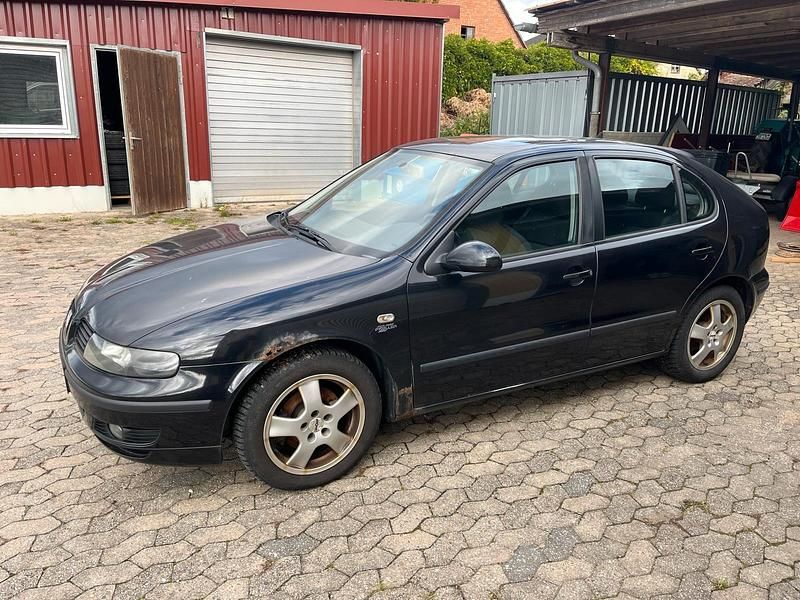 Schwarz Gebraucht 2004 Seat Leon Limousine | 500 € (Superpreis) - Bild 1/4