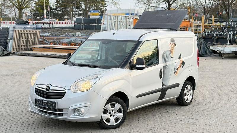 Gebraucht Opel Combo Edition 90 PS (66 kW) 2013 Silber Van / Kleinbus