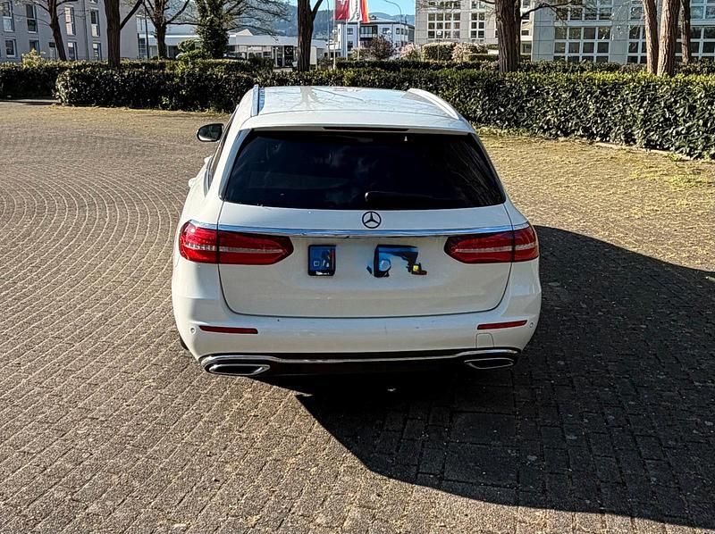 Gebraucht Mercedes E200 160 PS (117 kW) 2019 Weiß Kombi