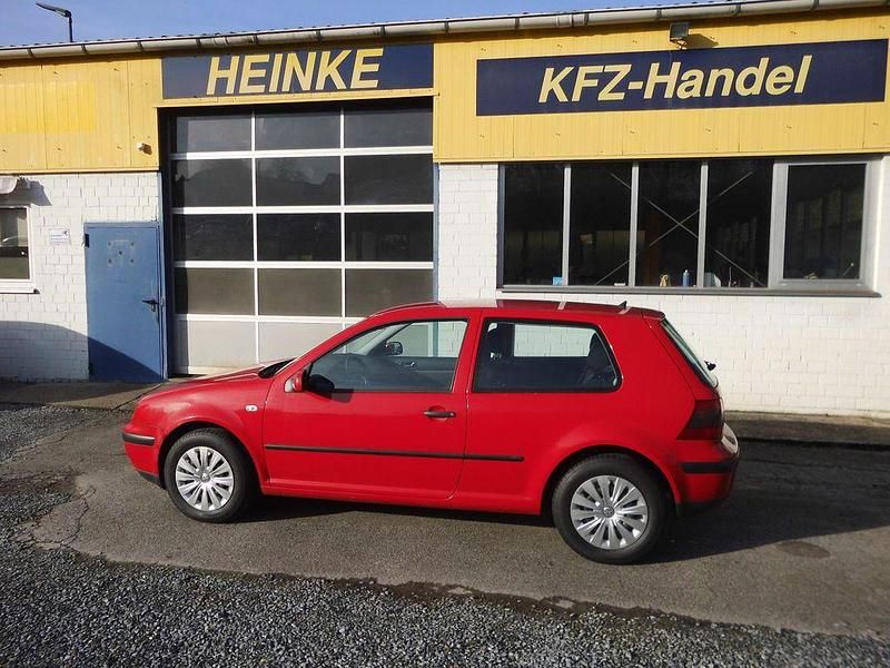 Rot Gebraucht 2002 VW Golf Comfortline Limousine | 1.950 € (Fairer Preis) - Bild 1/4