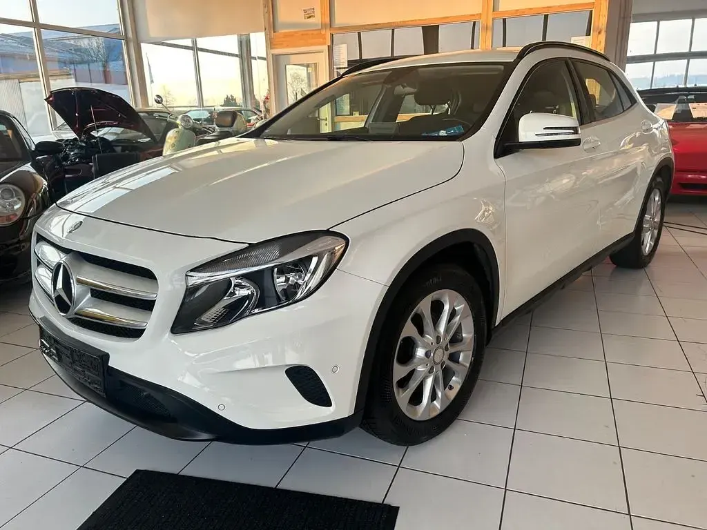 Gebraucht Mercedes GLA200 136 PS (100 kW) 2017 Weiß SUV