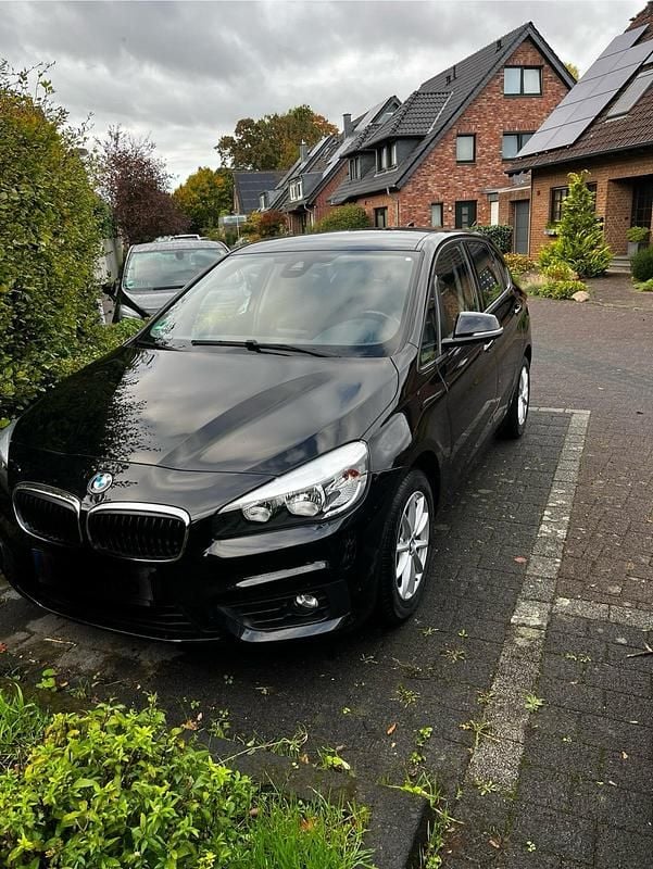 Schwarz Gebraucht 2017 BMW 220 Kombi | 14.970 € (Guter Preis) - Bild 1/4