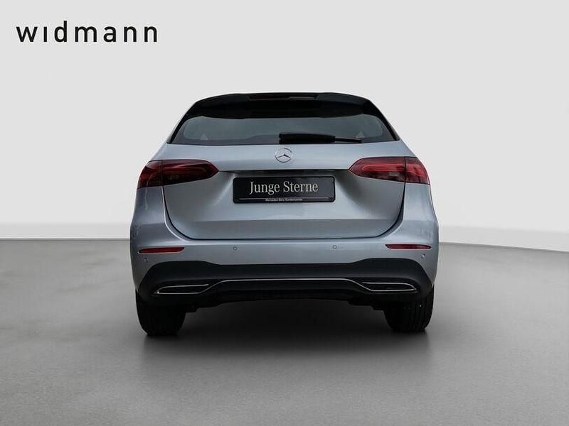 Gebraucht Mercedes B200 Advanced 163 PS (119 kW) 2024 Metalliclack hightechsilber Van / Kleinbus