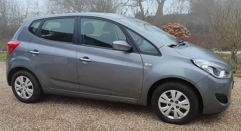 Gebraucht Hyundai ix20 90 PS (66 kW) 2014 Grau Kleinwagen