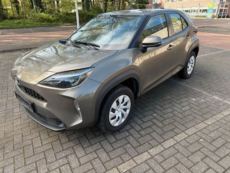 Braun Gebraucht 2022 Toyota Yaris Cross Business Edition SUV | 22.250 € (Guter Preis) - Bild 1/4