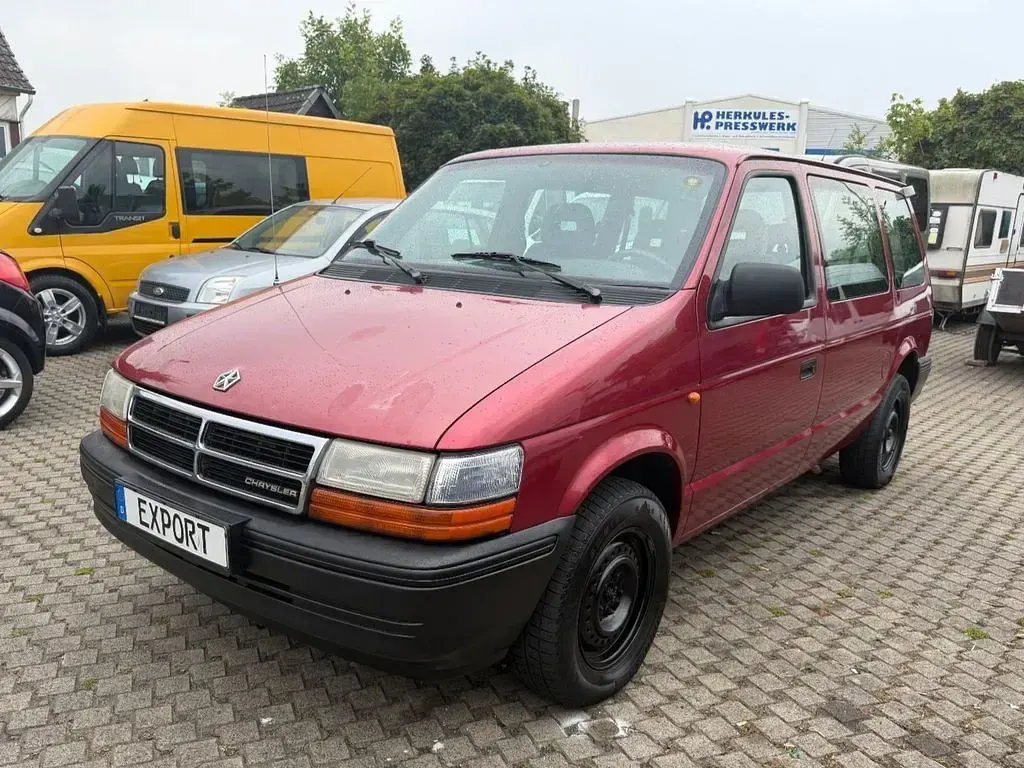 Gebraucht Chrysler Voyager 163 PS (119 kW) 1995 Rot Van / Kleinbus
