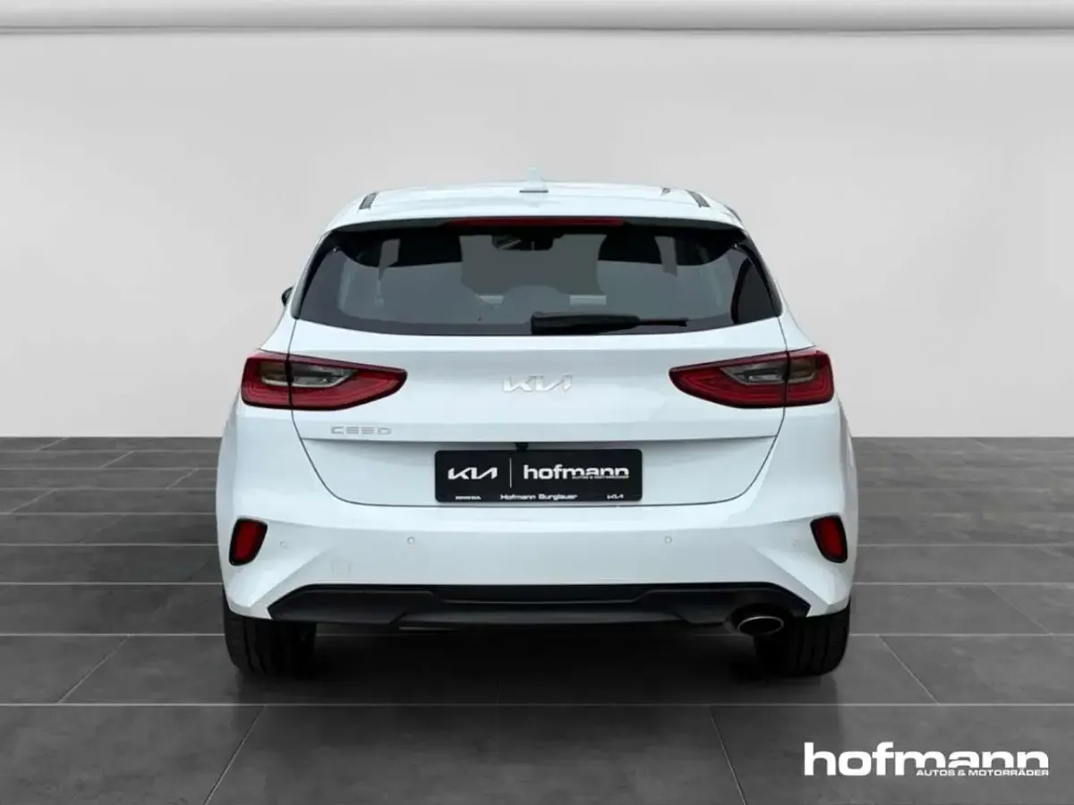 Gebraucht Kia Ceed Vision 101 PS (74 kW) 2024 Carraraweiss Kleinwagen