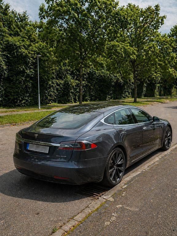 Usado Tesla Model S Standard Range 325 kW (443 CV) 2020 Gris Utilitario