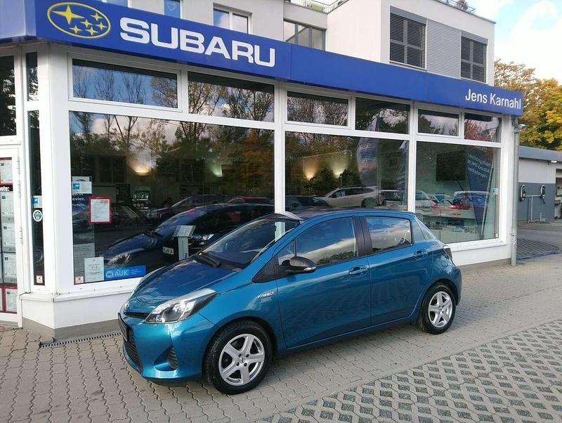 Reflex turquoise Gebraucht 2013 Toyota Yaris Hybrid Life Kleinwagen | 9.990 € (Fairer Preis) - Bild 1/4