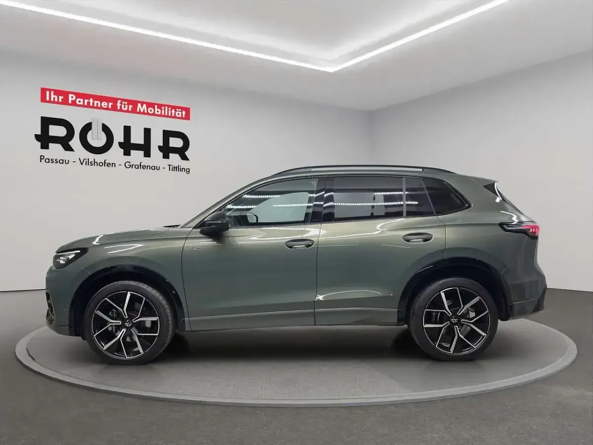 Gebraucht VW Tiguan R-line 265 PS (194 kW) 2025 Cipressinogrün metallic SUV