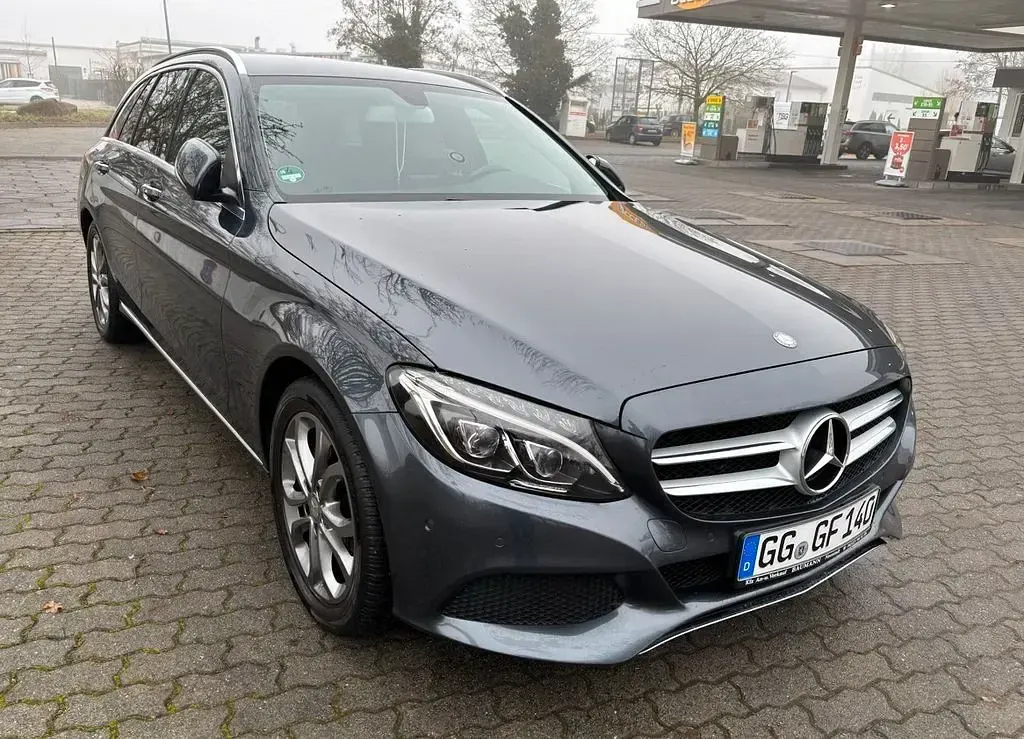 Gebraucht Mercedes C180 156 PS (114 kW) 2015 Grau Limousine