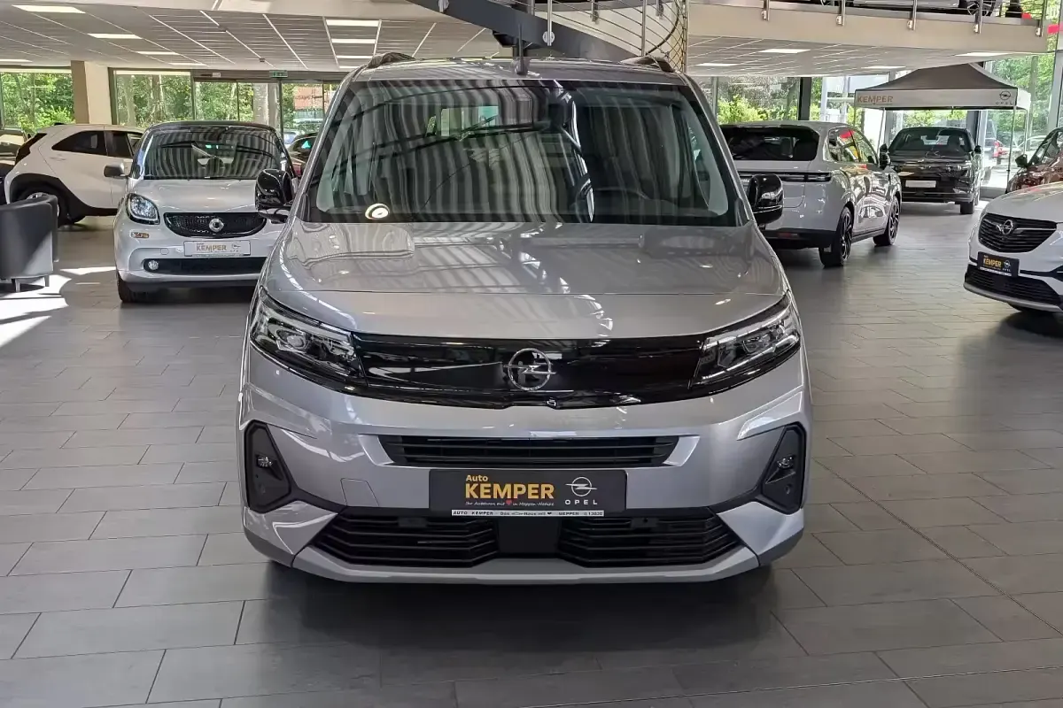 Gebraucht Opel Combo 131 PS (96 kW) 2024 Grau Van / Kleinbus