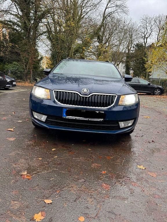 Blau Gebraucht 2015 Skoda Octavia Ambition Kombi | 7.099 € (Fairer Preis) - Bild 1/4