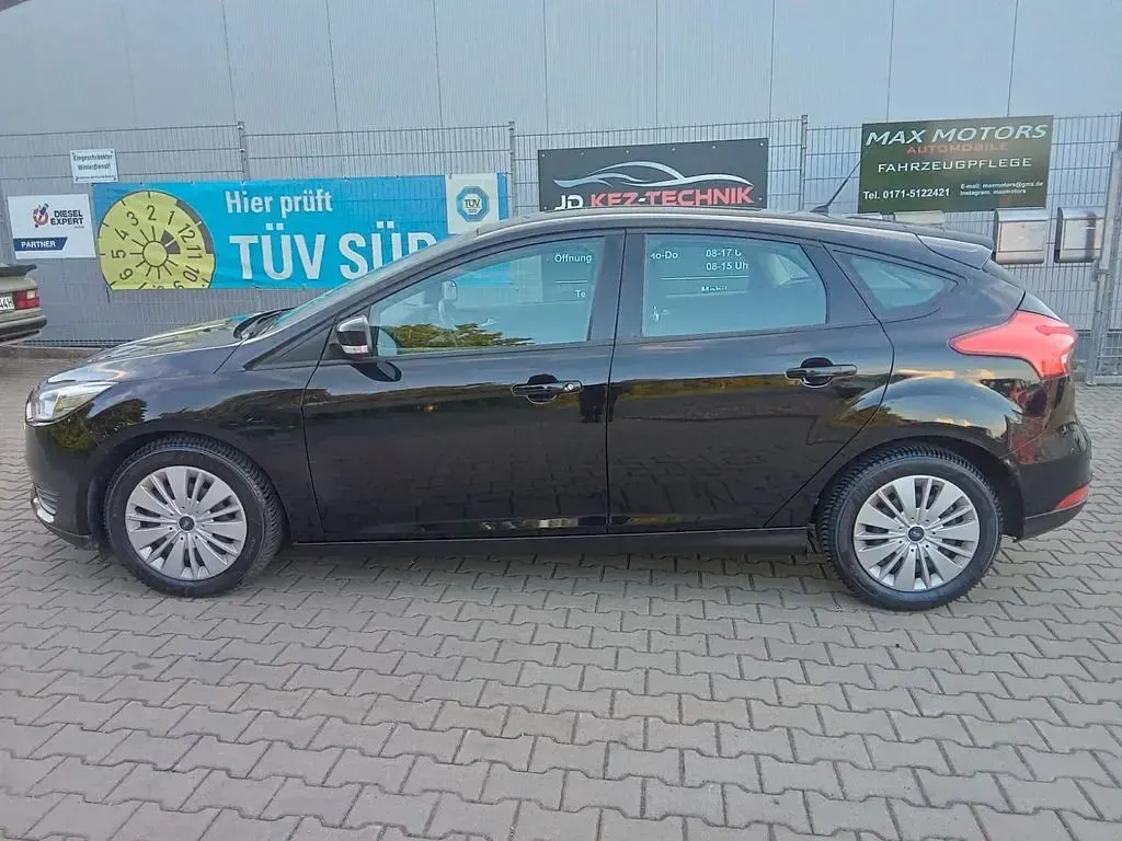 Gebraucht Ford Focus Trend 125 PS (91 kW) 2017 Schwarz Limousine