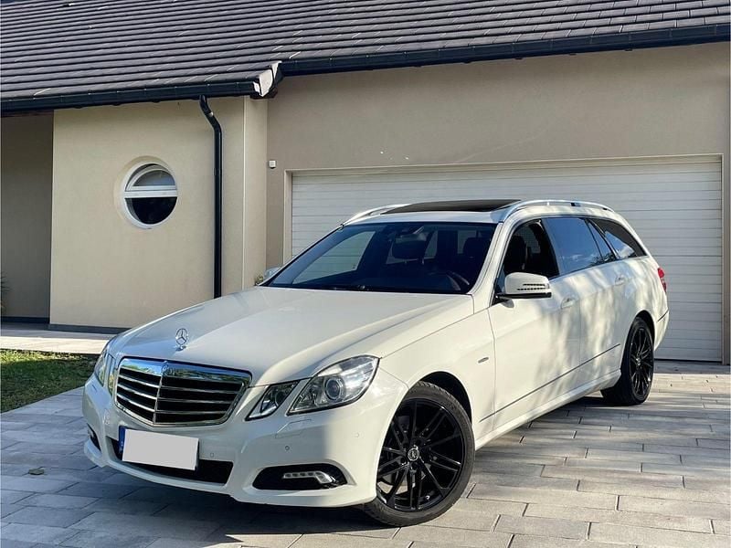 Weiß Gebraucht 2011 Mercedes E350 Avantgarde Kombi | 12.350 € (Guter Preis) - Bild 1/4