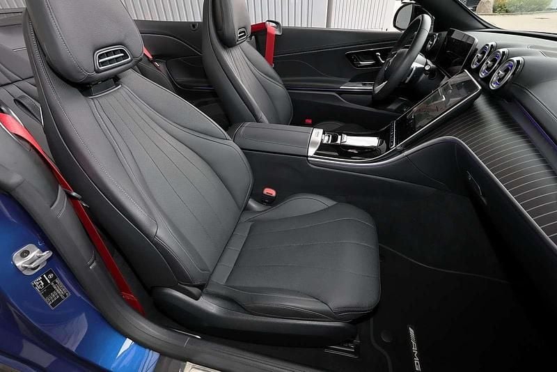 Gebraucht Mercedes CLE300 AMG 258 PS (189 kW) 2024 Metalliclack spektralblau Cabrio