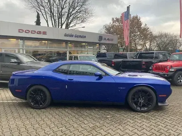 Usata Dodge Challenger 377 CV (277 kW) 2023 Blu Coupé
