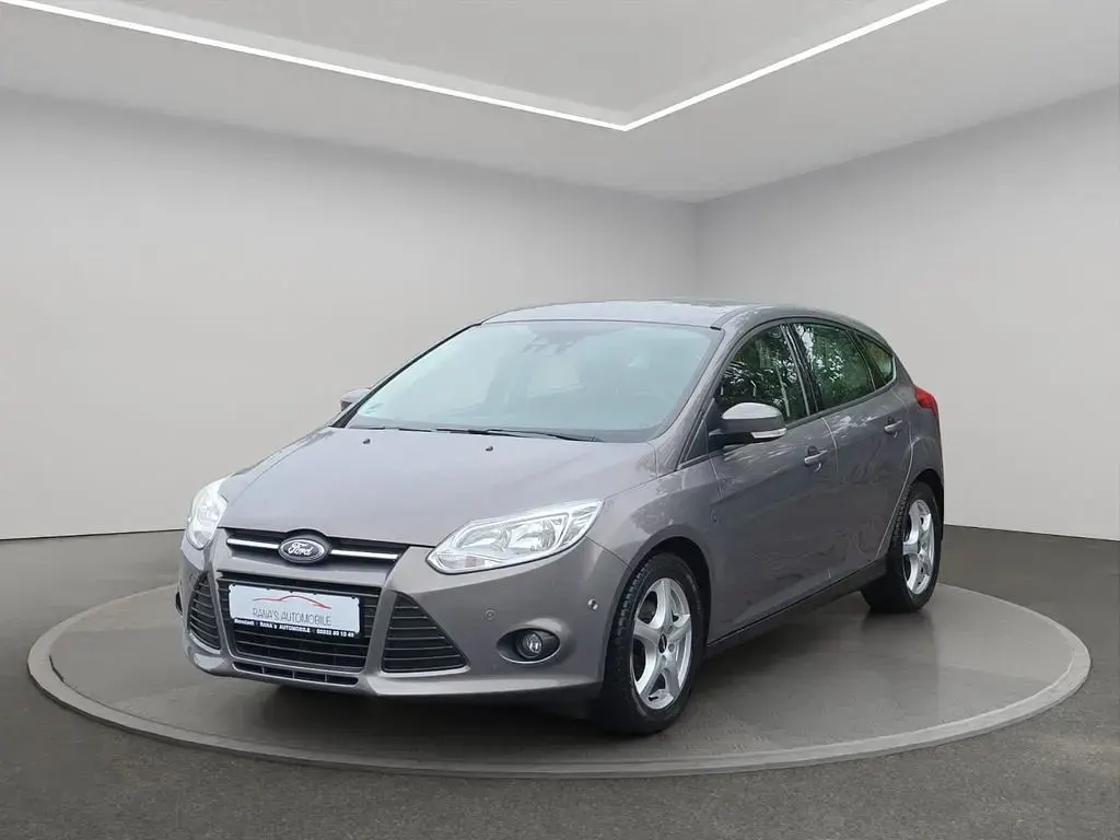 Używany Ford Focus SYNC Edition 125 KM (91 kW) 2014 Brązowy Sedan/Limuzyna