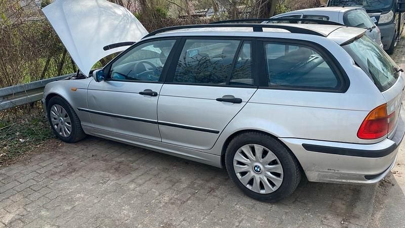 Silber Gebraucht 2002 BMW 320 Kombi | 1.399 € (Superpreis) - Bild 1/4