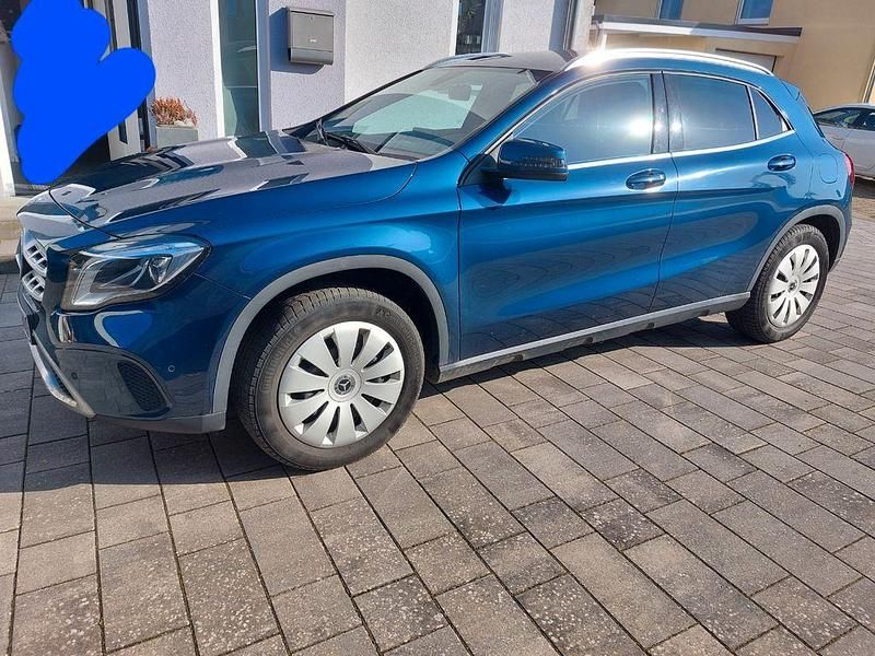 Gebraucht Mercedes GLA220 170 PS (125 kW) 2019 Blau SUV