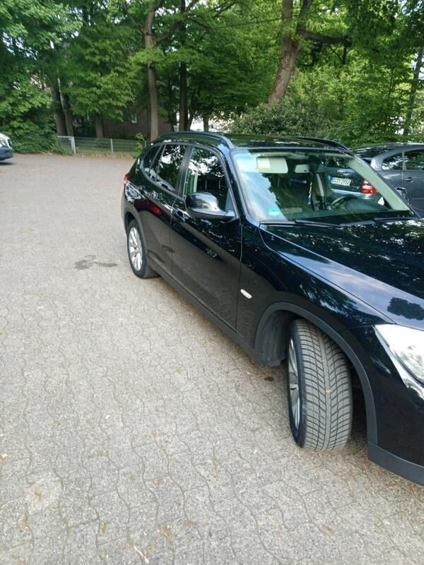 Schwarz Gebraucht 2011 BMW X1 SUV | 10.500 € - Bild 1/4