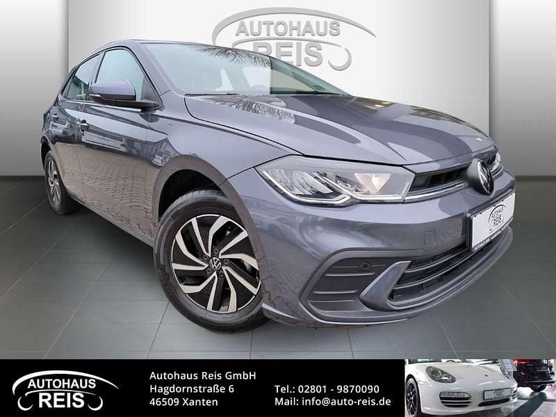 Grau Gebraucht 2024 VW Polo Life Kleinwagen | 17.990 € (Guter Preis) - Bild 1/4