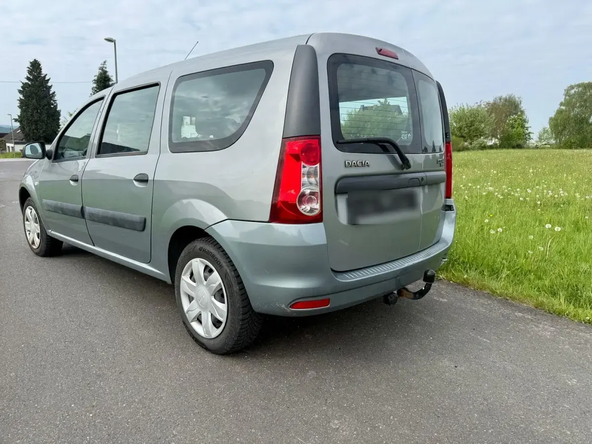 Gebraucht Dacia Logan MCV Ambiance 87 PS (63 kW) 2010 Blau Limousine
