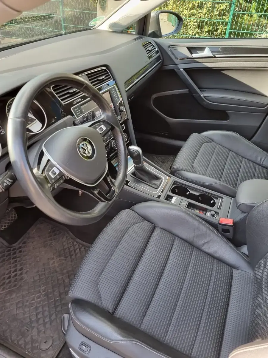 Gebraucht VW Golf VII Highline 150 PS (110 kW) 2015 Grau Limousine