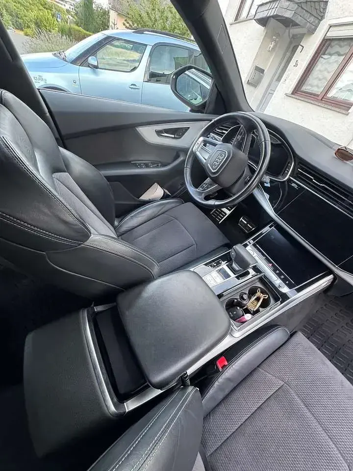 Gebraucht Audi Q8 S-Line 286 PS (210 kW) 2019 Grau SUV