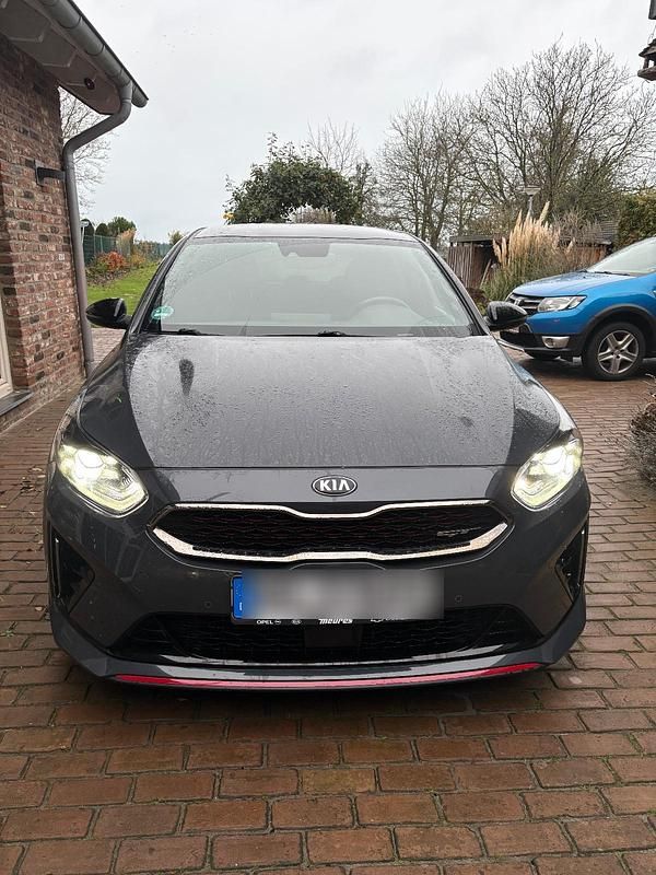 Grau Gebraucht 2020 Kia Ceed GT Limousine | 20.000 € (Fairer Preis) - Bild 1/4