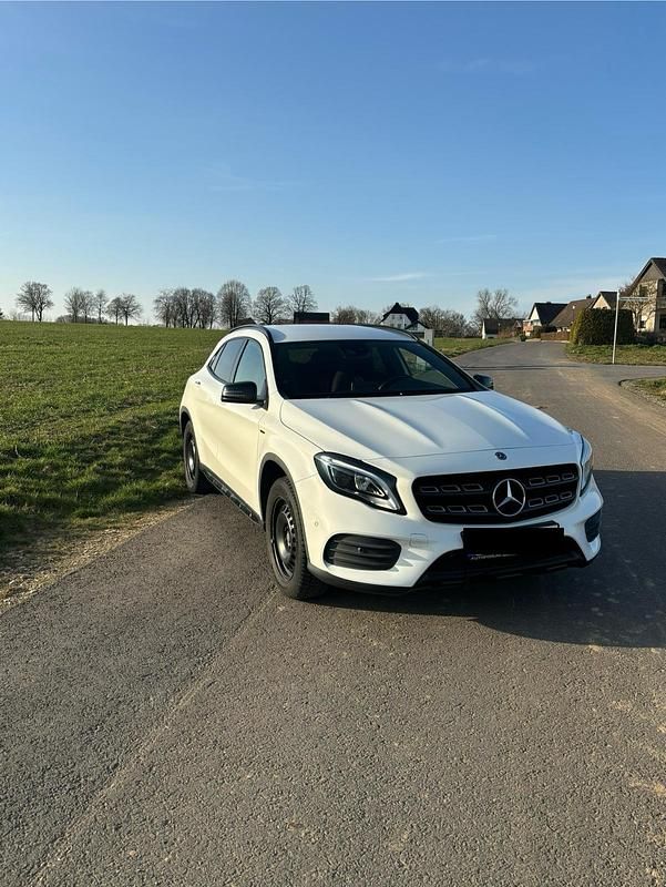 Gebraucht Mercedes GLA220 182 PS (133 kW) 2018 Weiß SUV